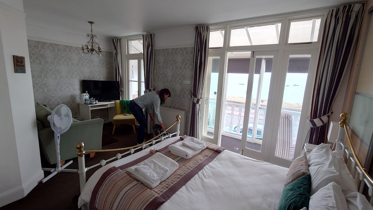 pebbles Hotel photo 2