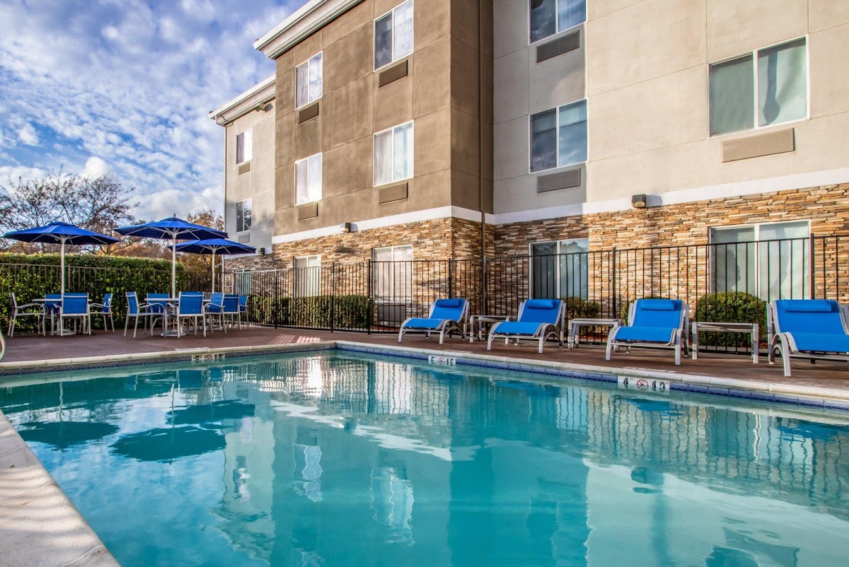 Holiday Inn Express & Suites Roseville - Galleria Area by IHG