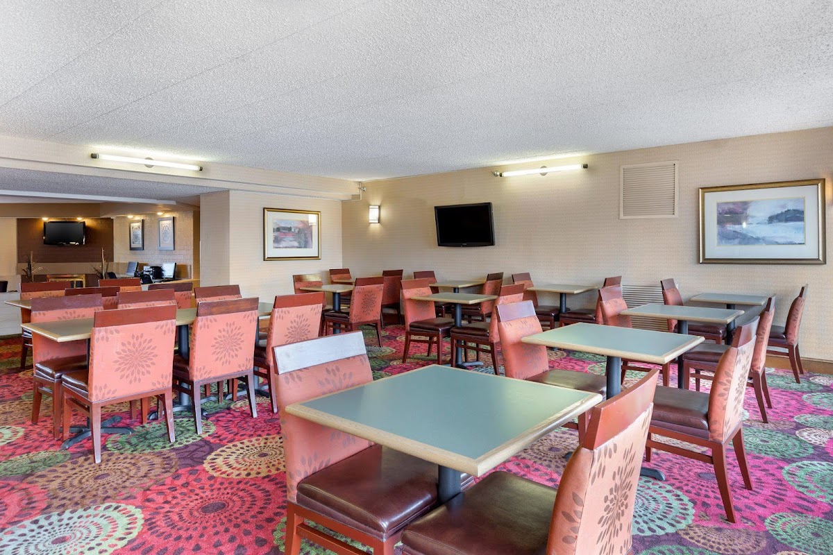 Holiday Inn Express Chicago-Downers Grove by IHG photo 3