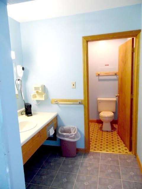 Redclyffe Shore Motel photo 3