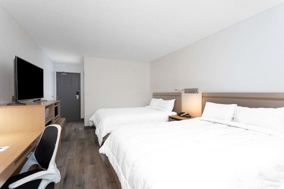 Travelodge by Wyndham Elkhart photo 2