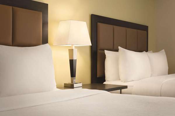 Park Inn by Radisson, Calgary Airport North, AB photo 2