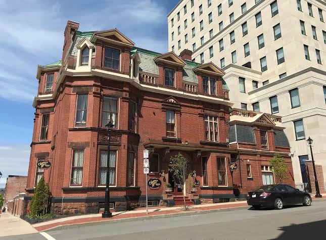 Chipman Hill Suites - 71 Sydney St