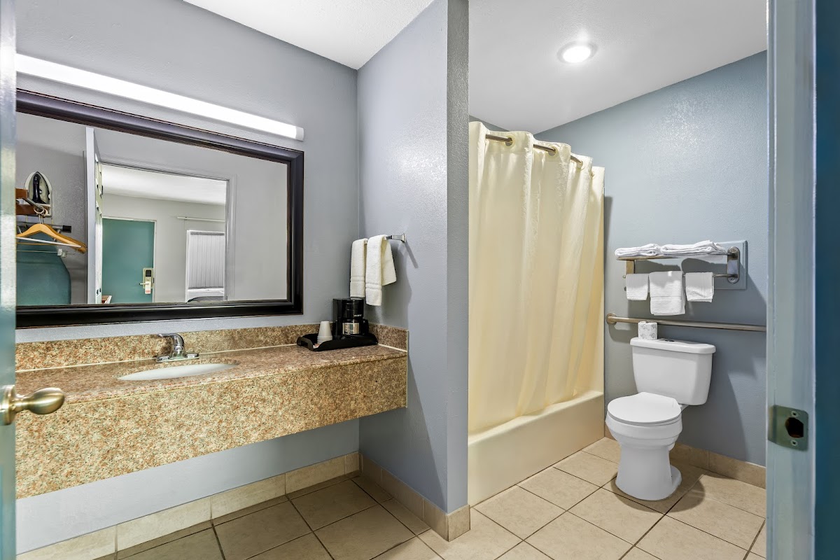 Americas Best Value Inn Indianola photo 3