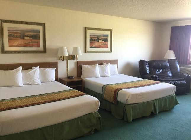 Cassville Four Seasons Inn & Suites photo 2