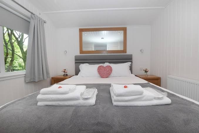 Luxurious Super King Lodge