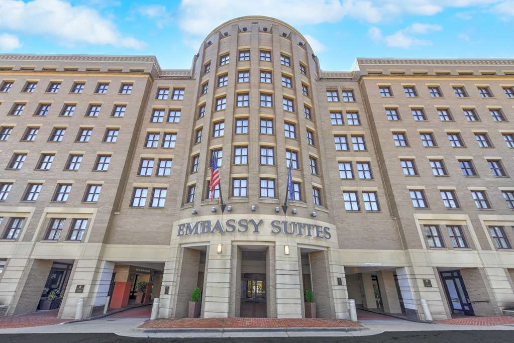 Embassy Suites by Hilton Alexandria Old Town photo 3