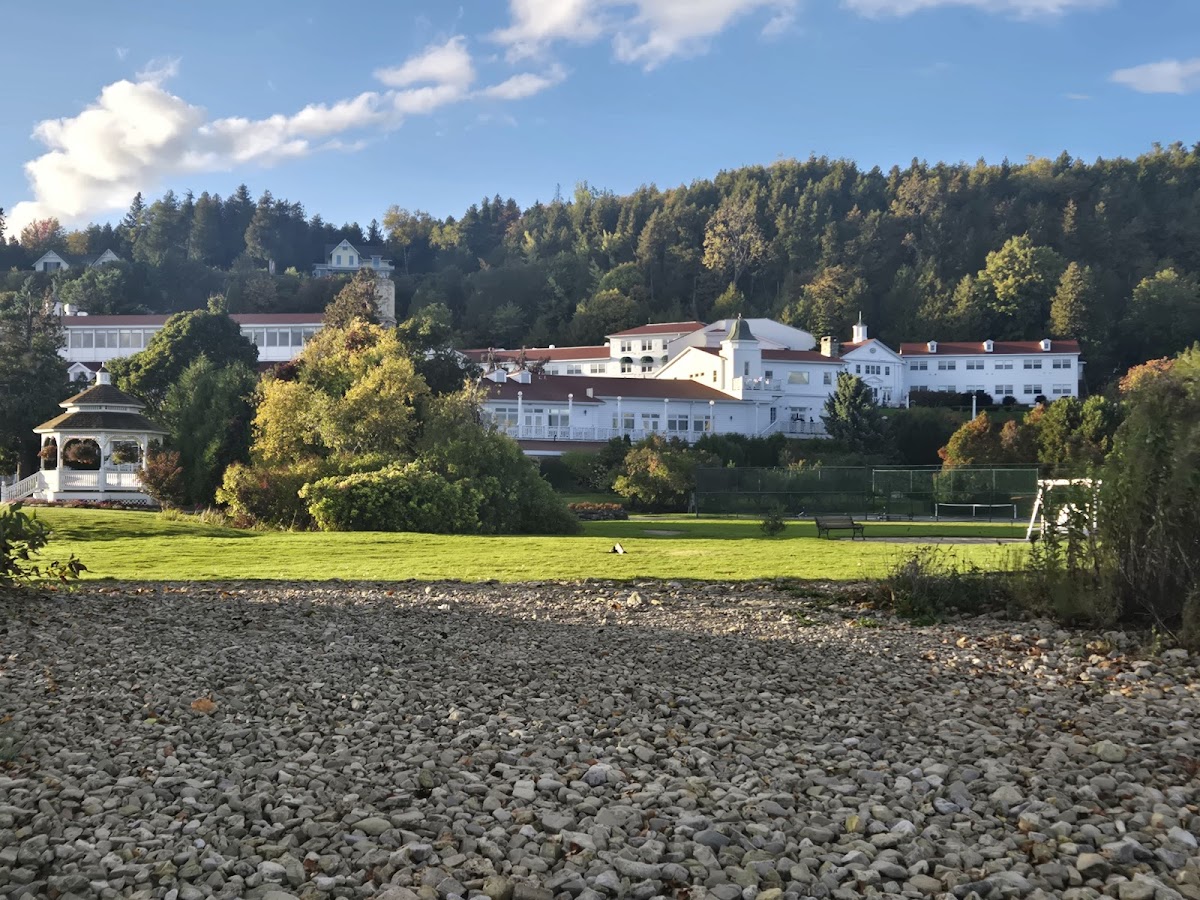 Straits Lodge