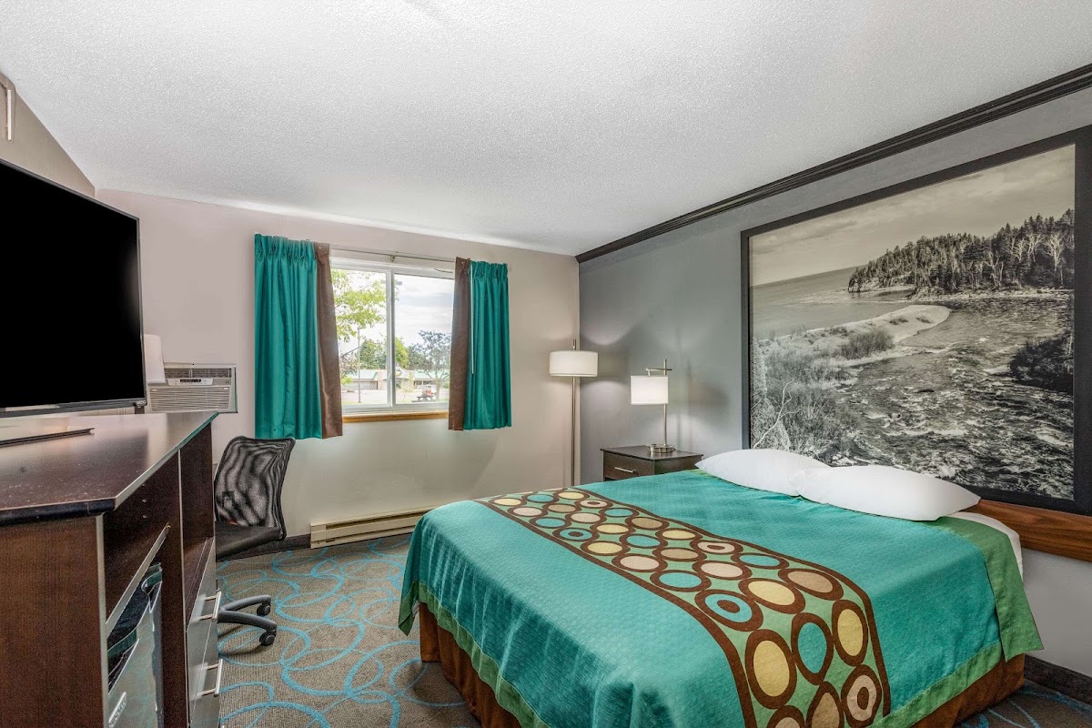 Super 8 by Wyndham Duluth photo 2