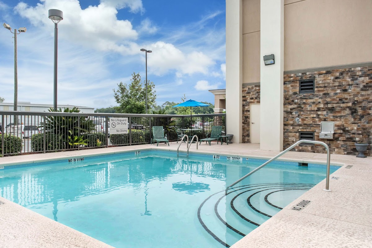 Hampton Inn Douglas photo 3
