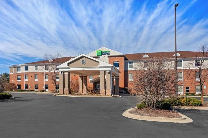 Holiday Inn Express & Suites Chicago - Algonquin, an IHG Hotel