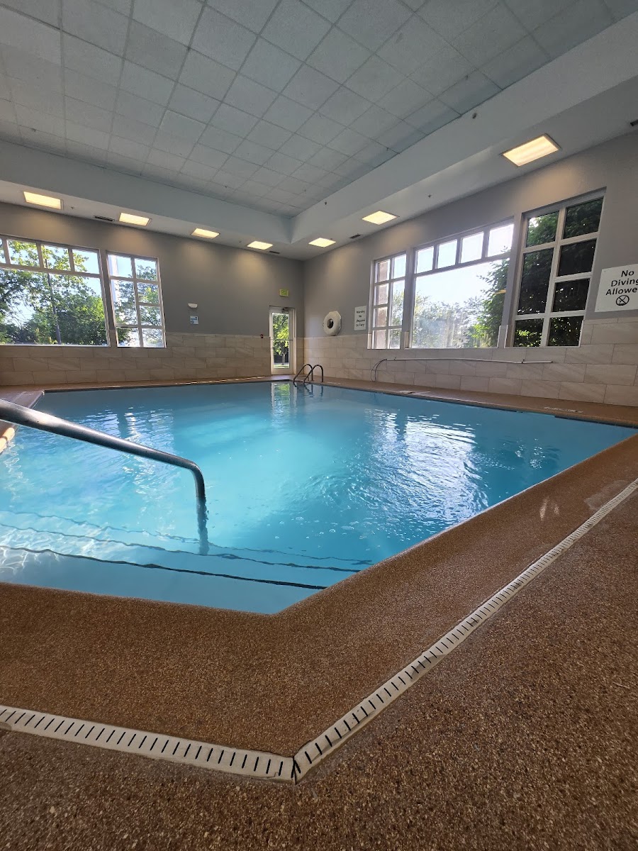 Holiday Inn Express & Suites Chicago - Algonquin, an IHG Hotel photo 2