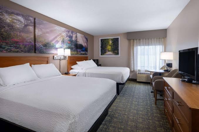 Days Inn & Suites by Wyndham Madison photo 2