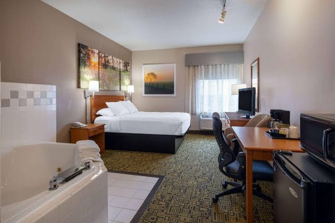 Days Inn & Suites by Wyndham Madison photo 3