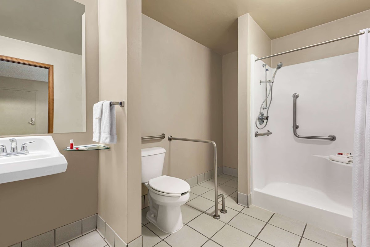Travelodge by Wyndham Wellington KS photo 3