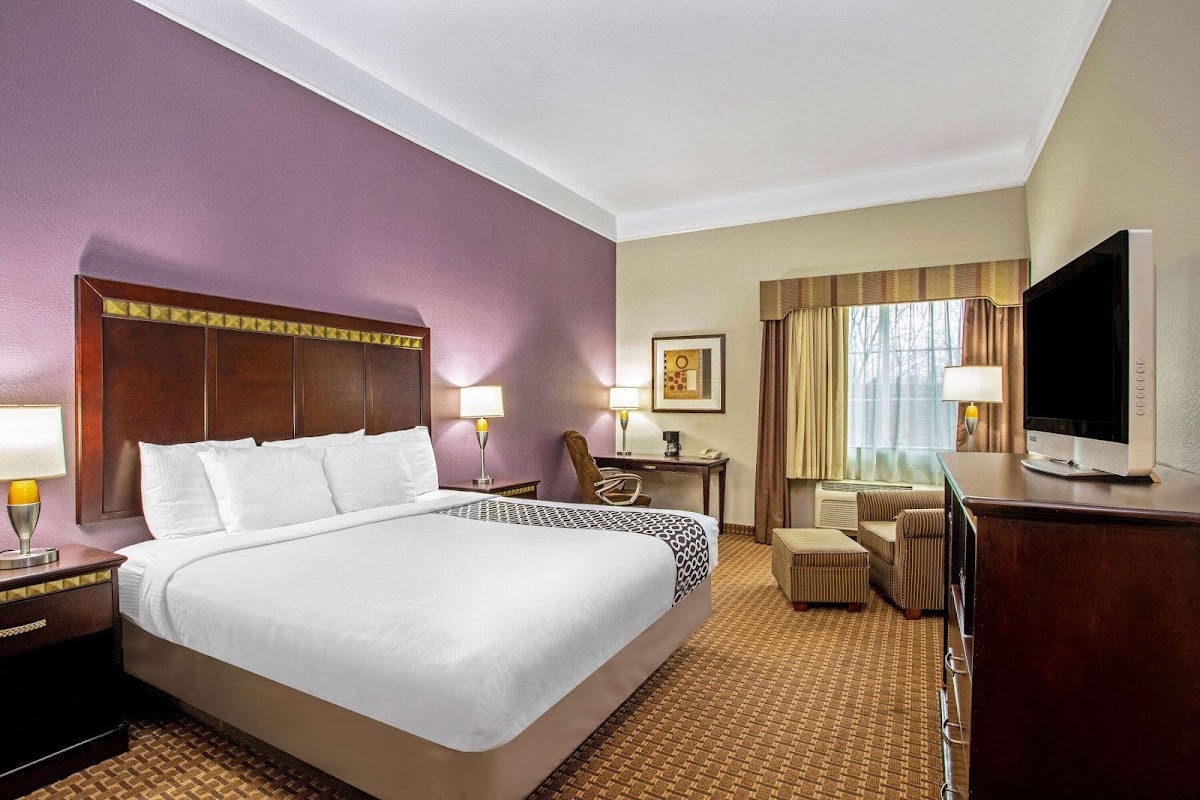 La Quinta Inn & Suites by Wyndham Cleburne photo 2