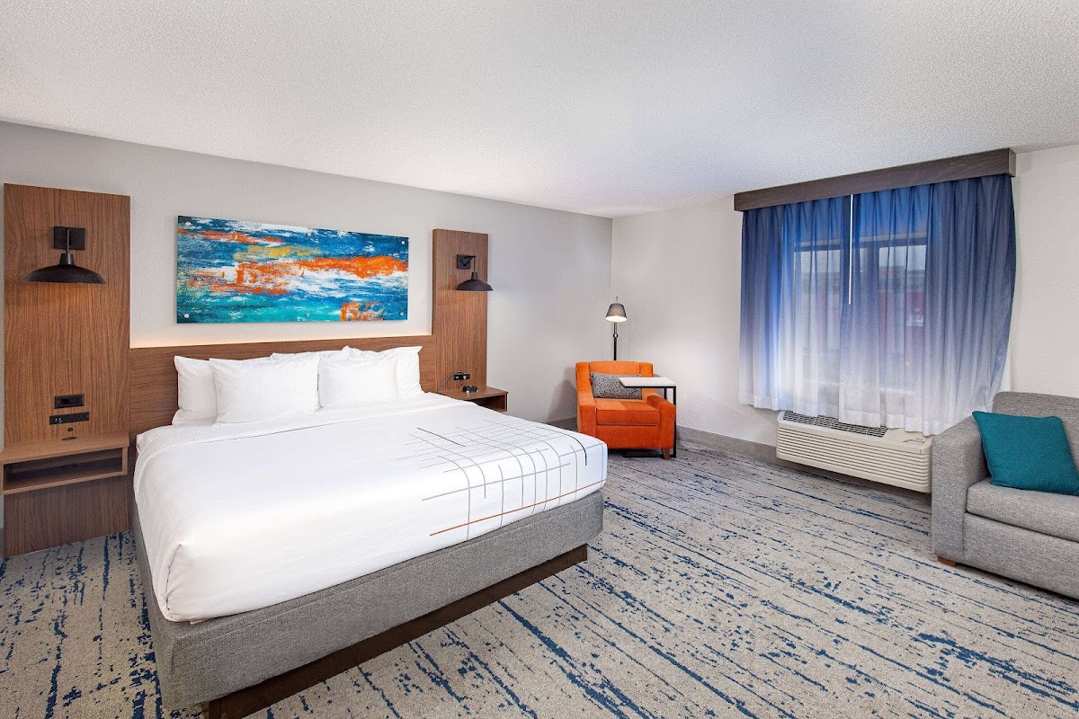 La Quinta Inn & Suites by Wyndham Nashville Airport photo 2
