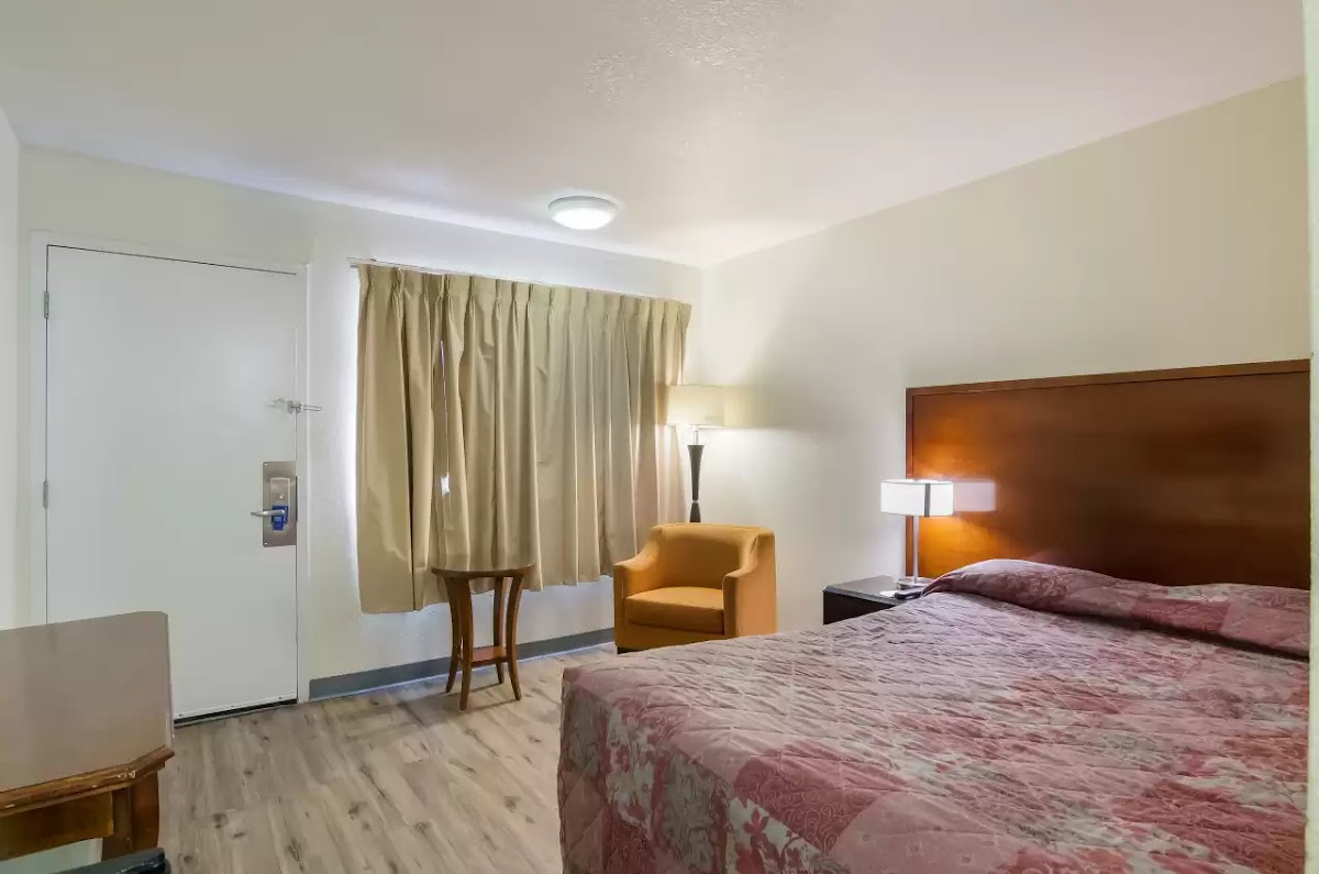 Rodeway Inn Greeley photo 2