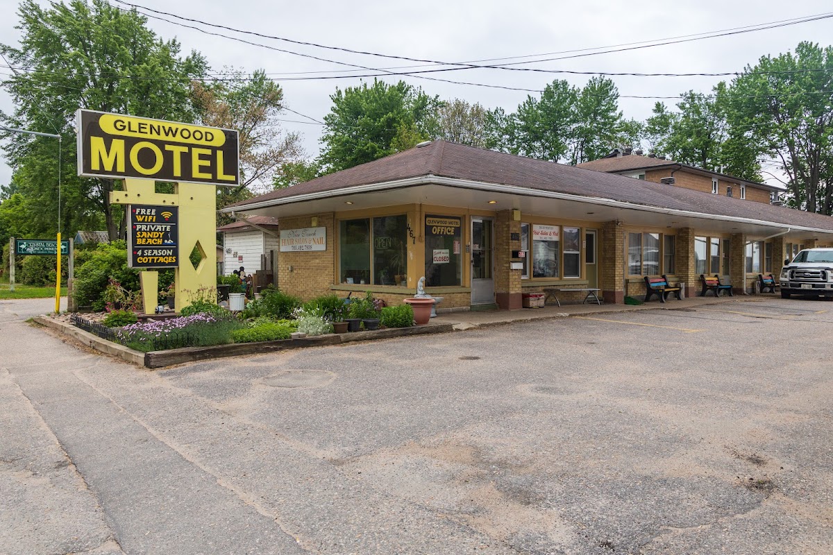 Glenwood Motel & Cabins photo 2