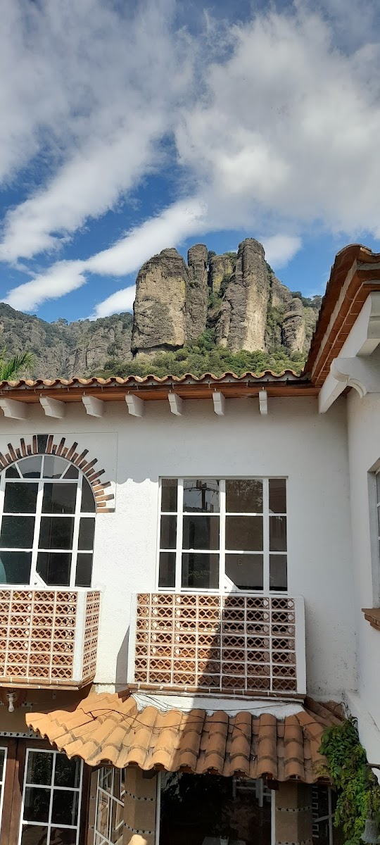 CASA LOS SAUCES