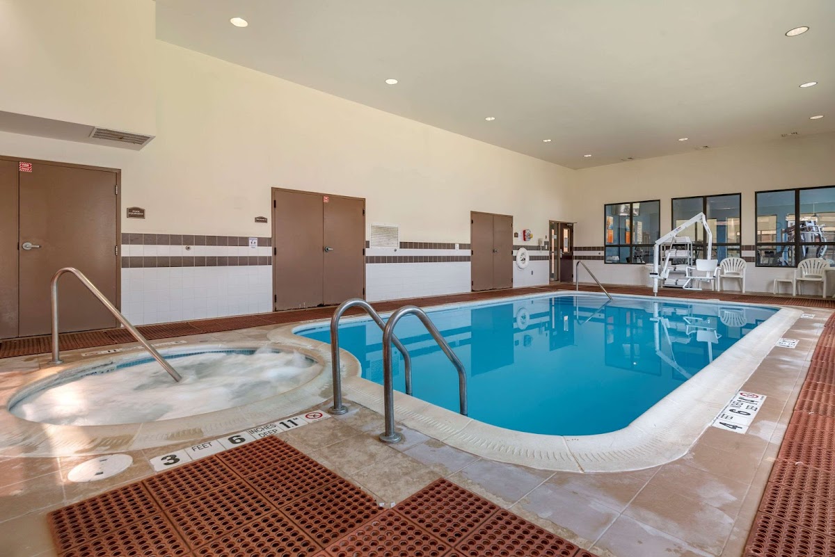 Comfort Inn & Suites Farmington - Victor photo 3