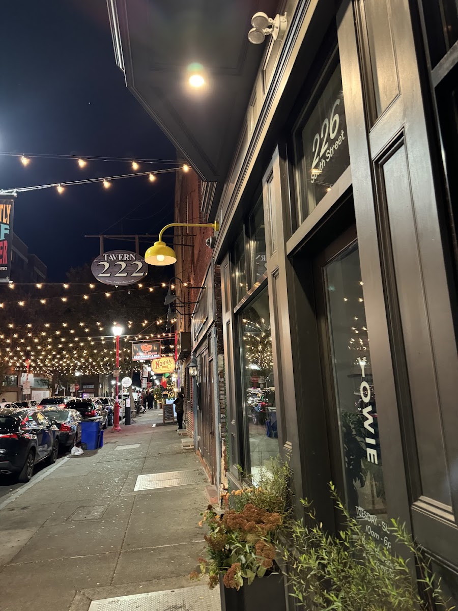 YOWIE (Hotel & Shop)