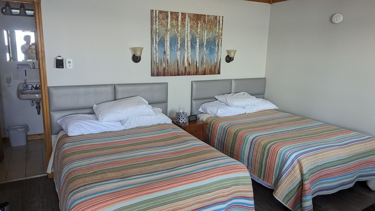 Erin Motel photo 2