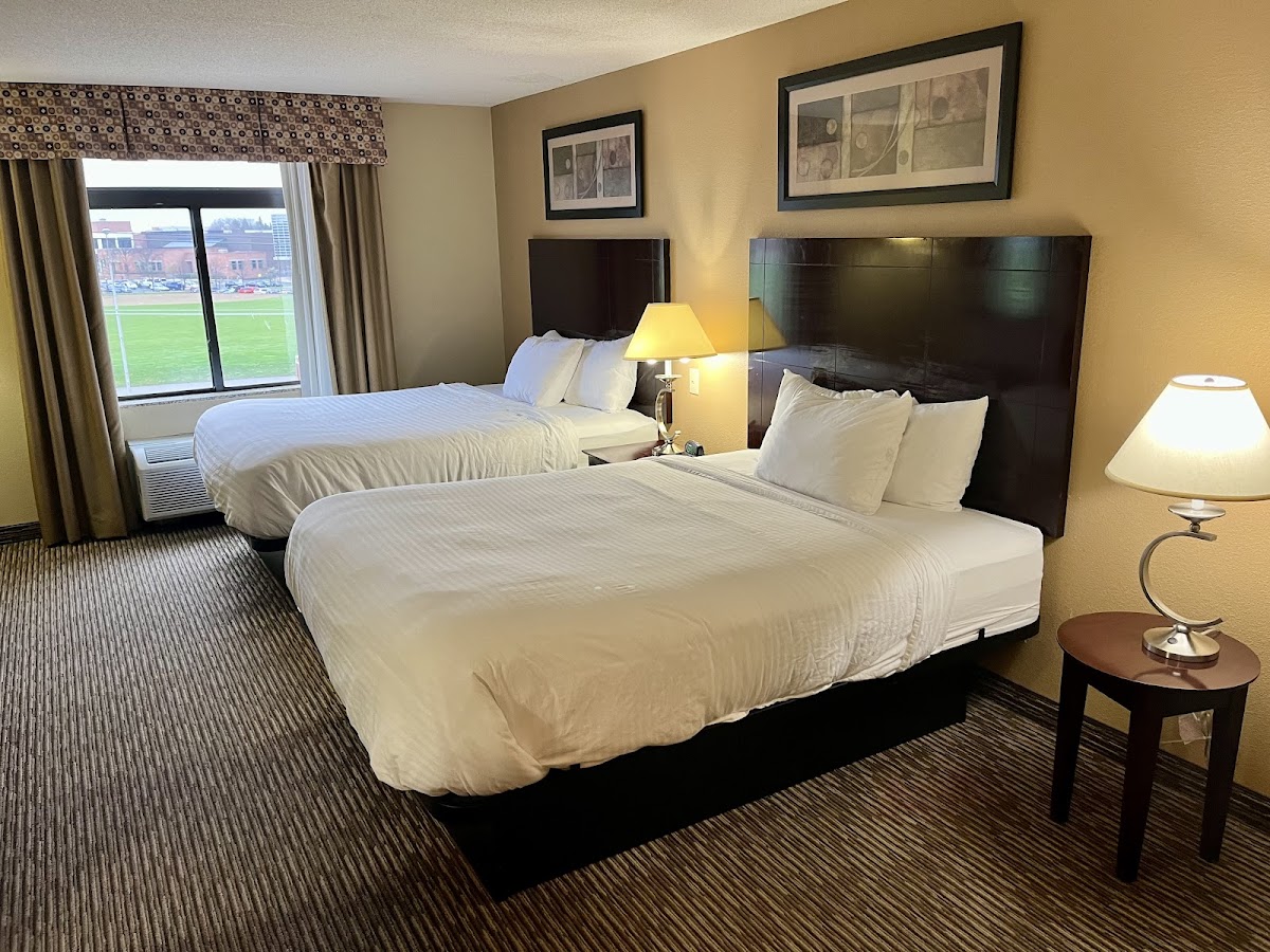 Wingate by Wyndham Dayton - Fairborn photo 2