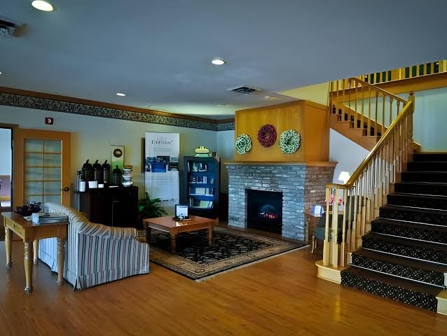 Country Inn & Suites by Radisson, Clinton, IA photo 2