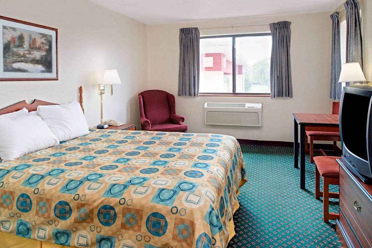 Super 8 by Wyndham Omaha Eppley Airport/Carter Lake photo 2