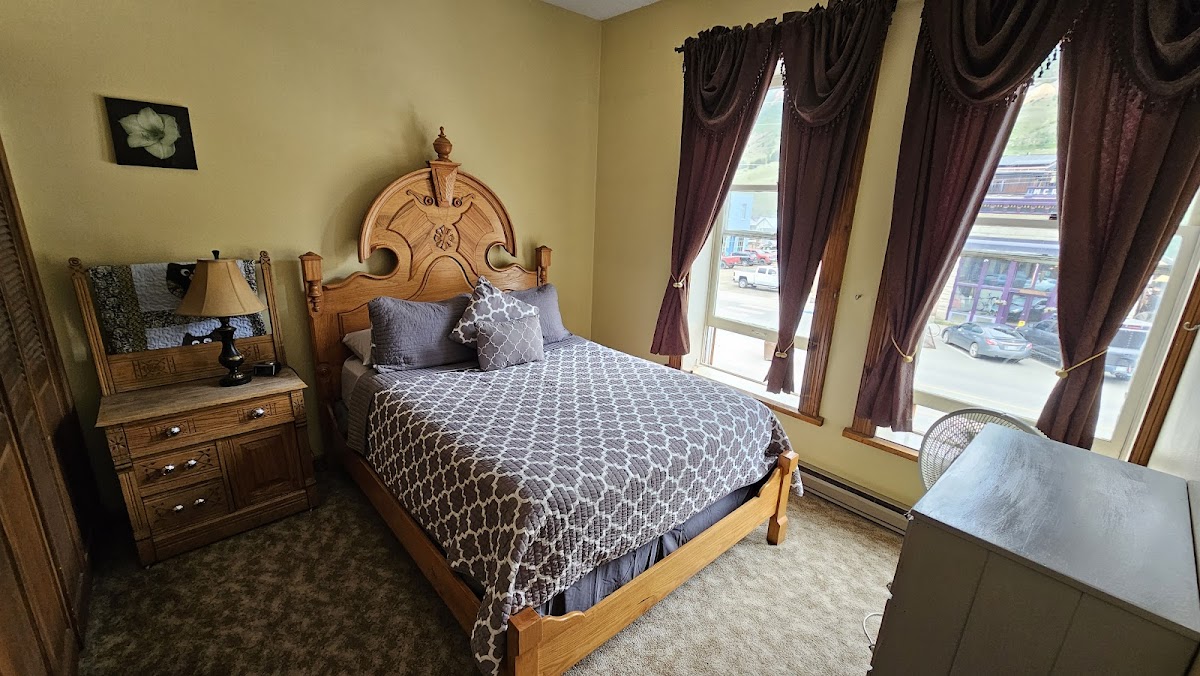 Smedley's Suites photo 2