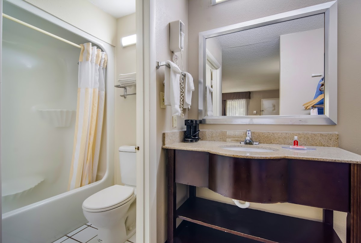 Econo Lodge Garner - Raleigh photo 3