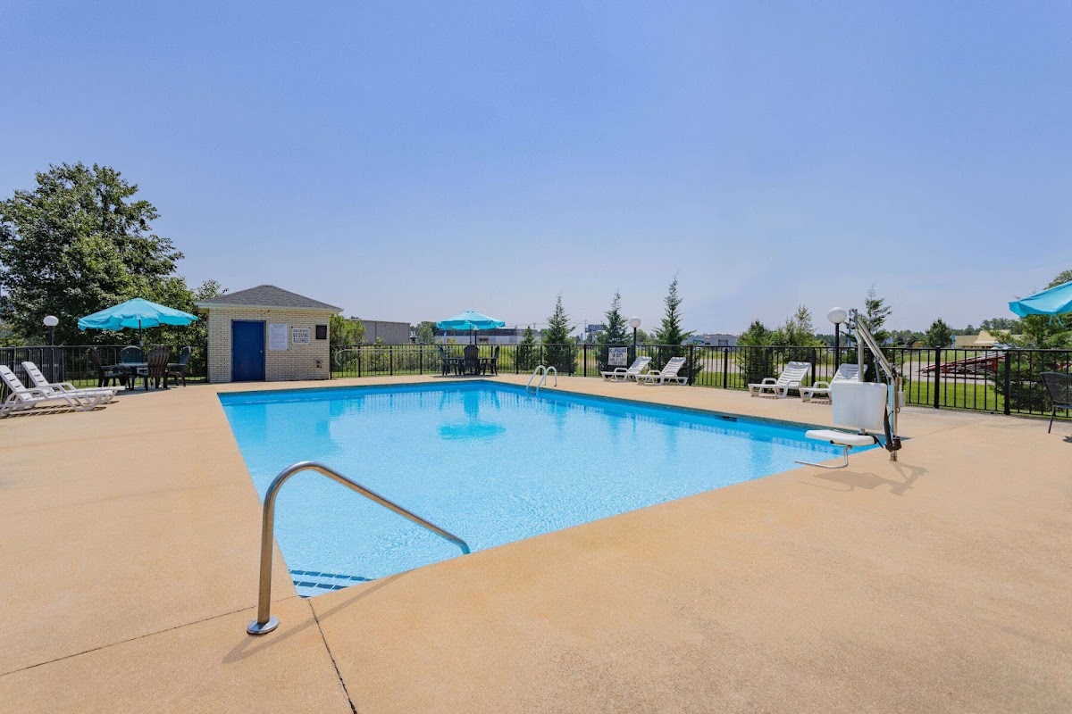 Days Inn by Wyndham Spartanburg Waccamaw photo 3