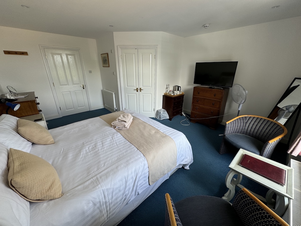 Hookwood Lodge Gatwick photo 2