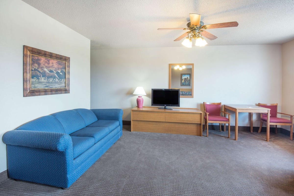 Super 8 by Wyndham Abilene KS photo 3