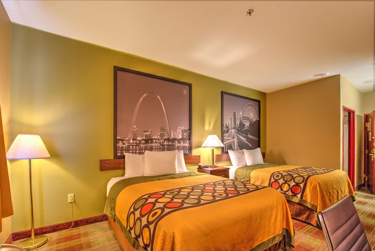 Super 8 by Wyndham Waterloo photo 2