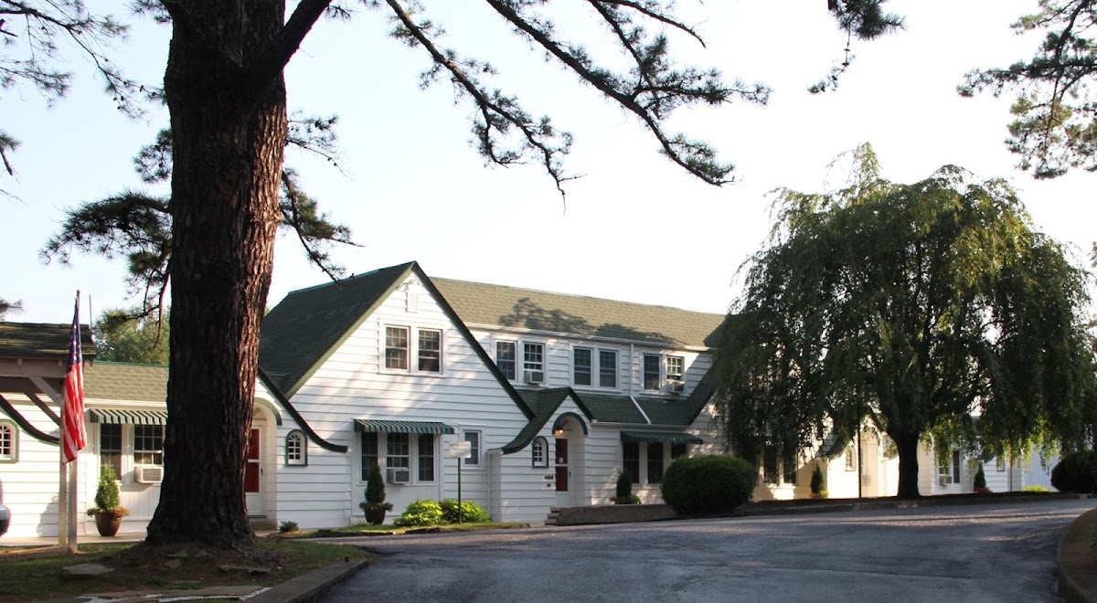 The Pine Tavern Lodge