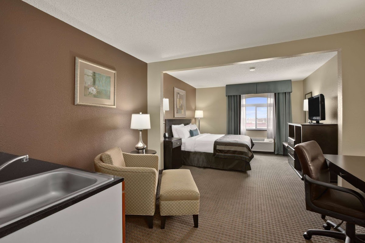 Wingate by Wyndham Pueblo photo 2