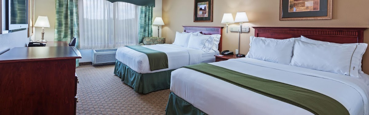 Holiday Inn Express & Suites Selma by IHG photo 2