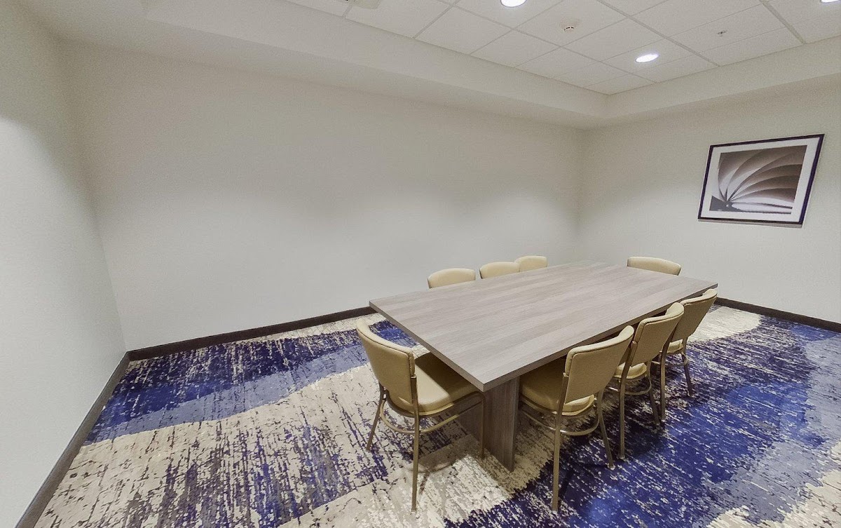Candlewood Suites East Building 10050 photo 3