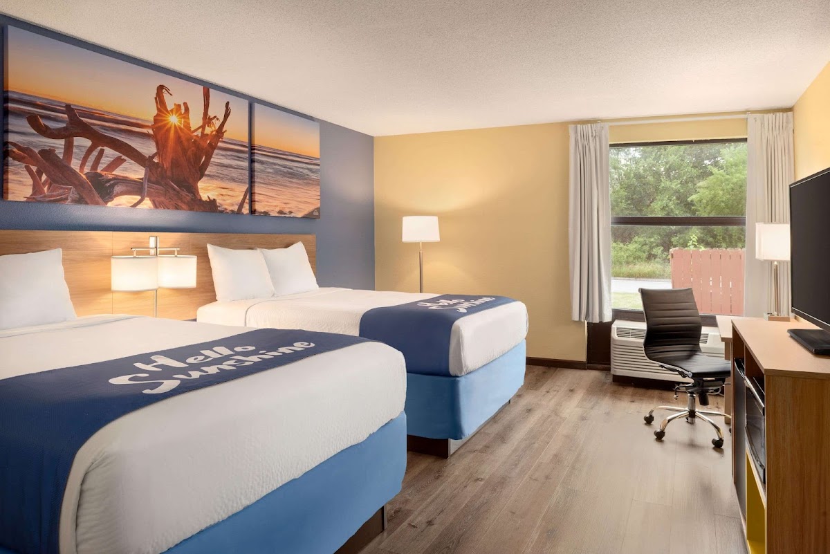 Days Inn & Suites by Wyndham Merrillville photo 2