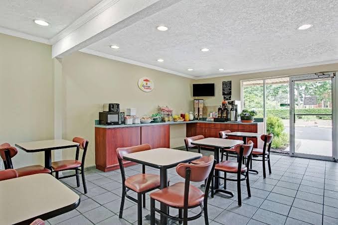 Super 8 by Wyndham Williamsburg/Historic Area photo 3