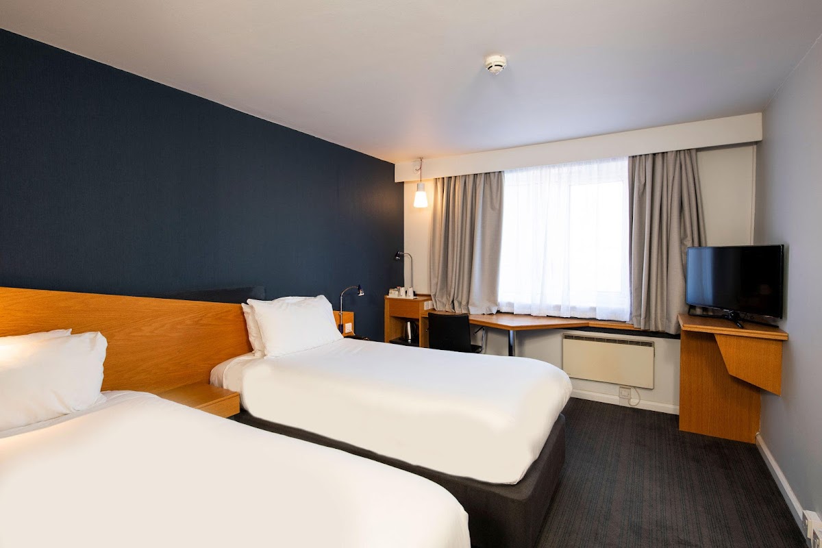 Holiday Inn Express Gloucester - South by IHG photo 2