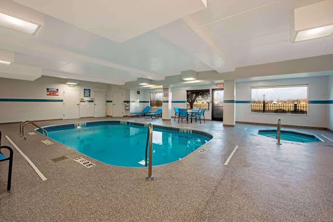 Comfort Inn & Suites Tipp City Dayton North I-75 photo 3