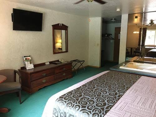 Rustic Manor Motor Lodge photo 3
