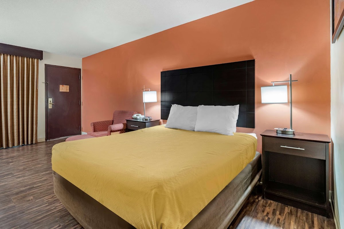 Econo Lodge Urbandale - Northwest Des Moines photo 2