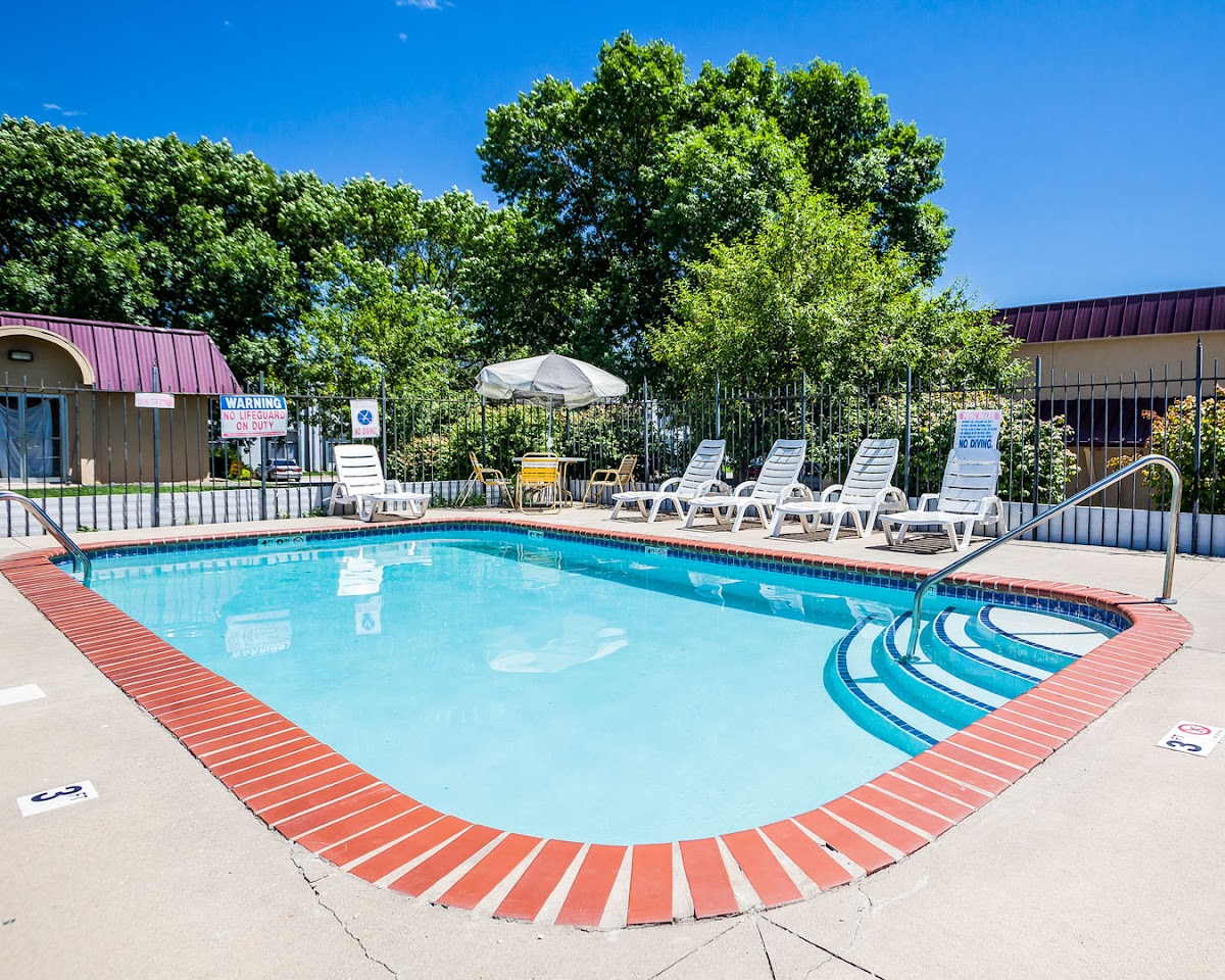 Econo Lodge Urbandale - Northwest Des Moines photo 3