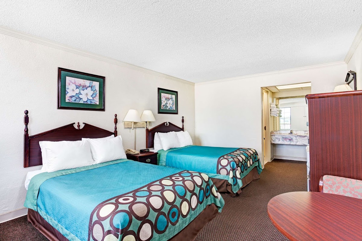 Super 8 by Wyndham Clarksville East photo 2