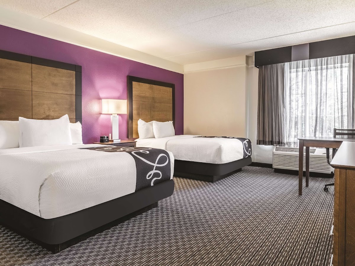 La Quinta Inn & Suites by Wyndham Alexandria Airport photo 2