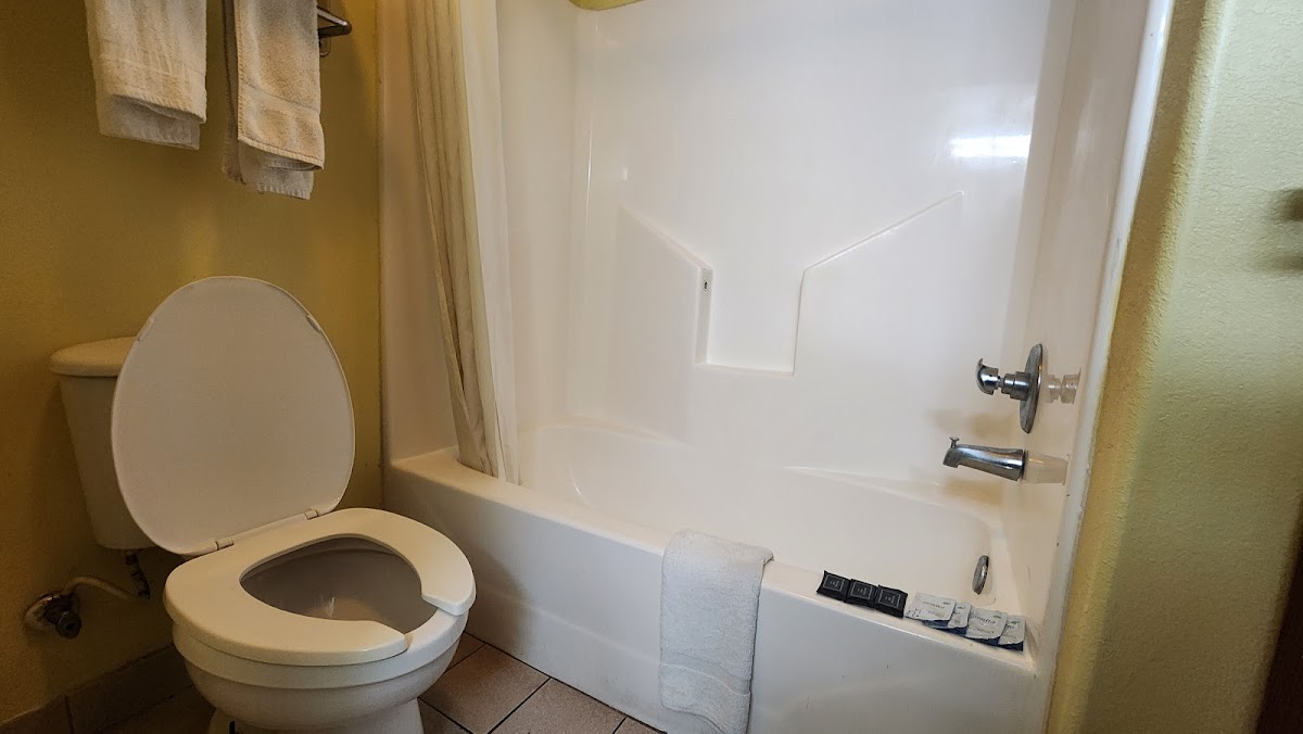 Capital O Fairway Inn - Baytown La Porte TX photo 3
